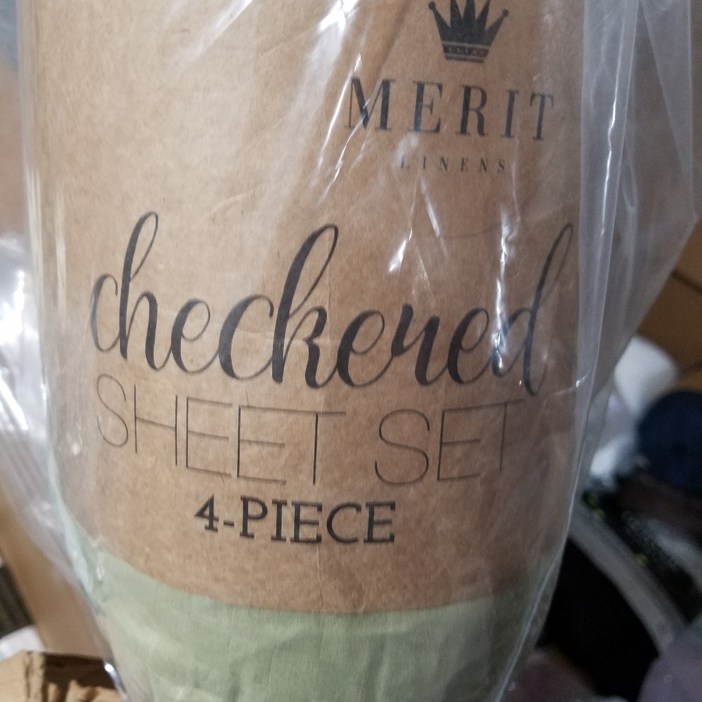 Queen size sheet set. Colour sage